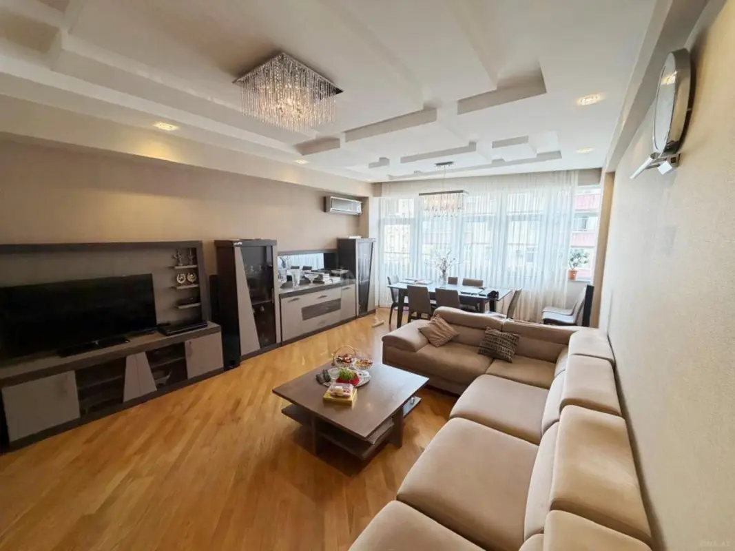 Satılır 3 otaqlı mənzil 130 m²