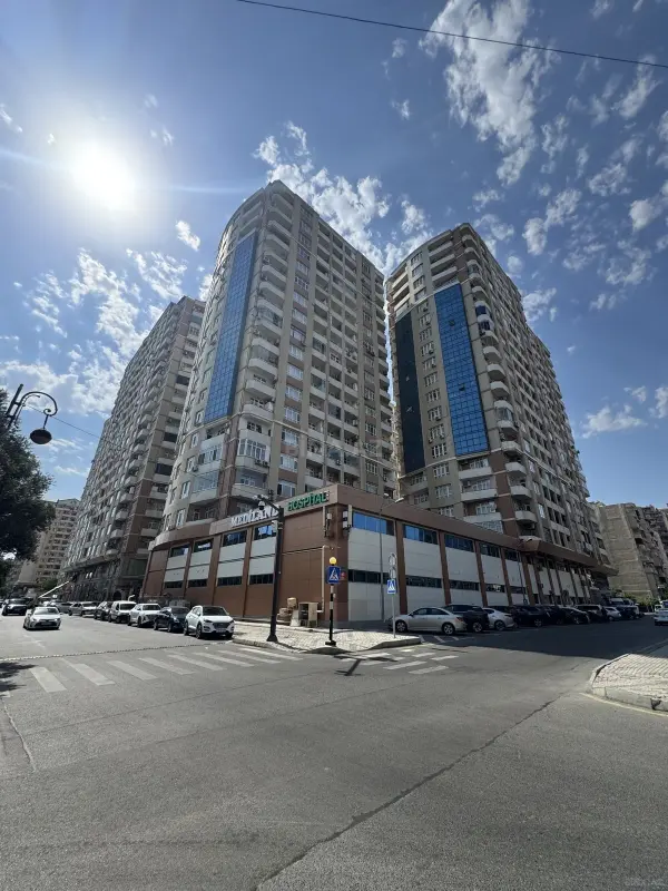 Satılır 3 otaqlı mənzil 126 m²