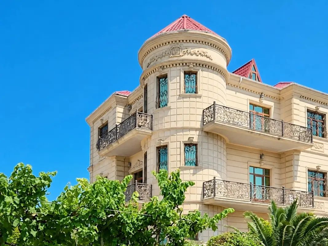 Satılır 8 otaqlı həyət evi 550 m²
