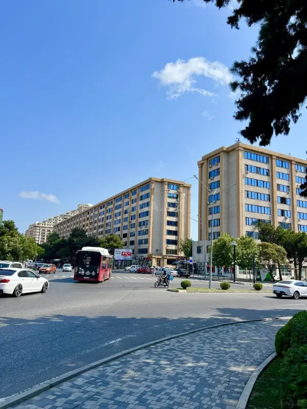 Satılır 4 otaqlı mənzil 110 m²