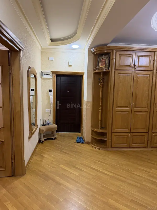 Kirayə verilir 3 otaqlı mənzil 165 m²