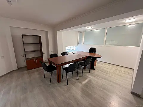 Kirayə verilir 4 otaqlı ofis 182 m² — Bakı 4 otaq 182.00 m²