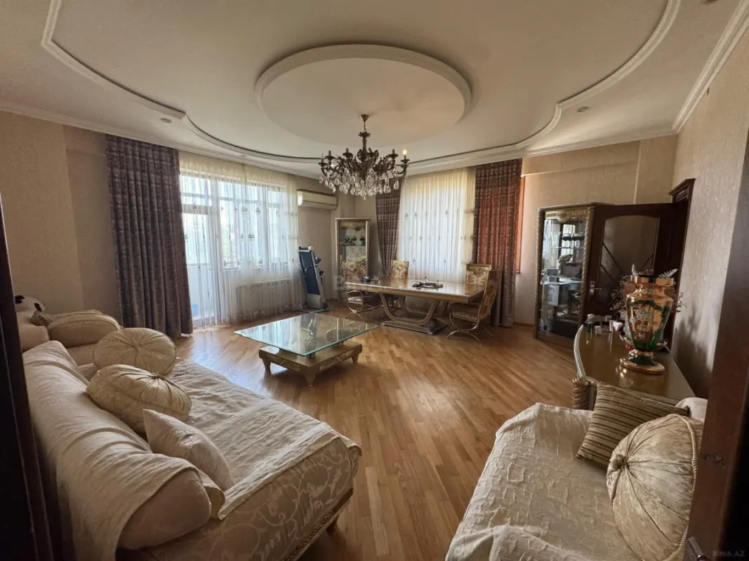 Satılır 3 otaqlı mənzil 110 m²