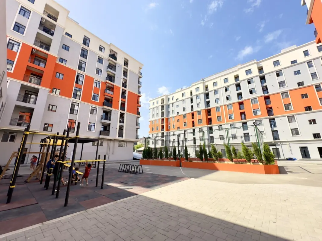 Satılır 4 otaqlı mənzil 145 m²