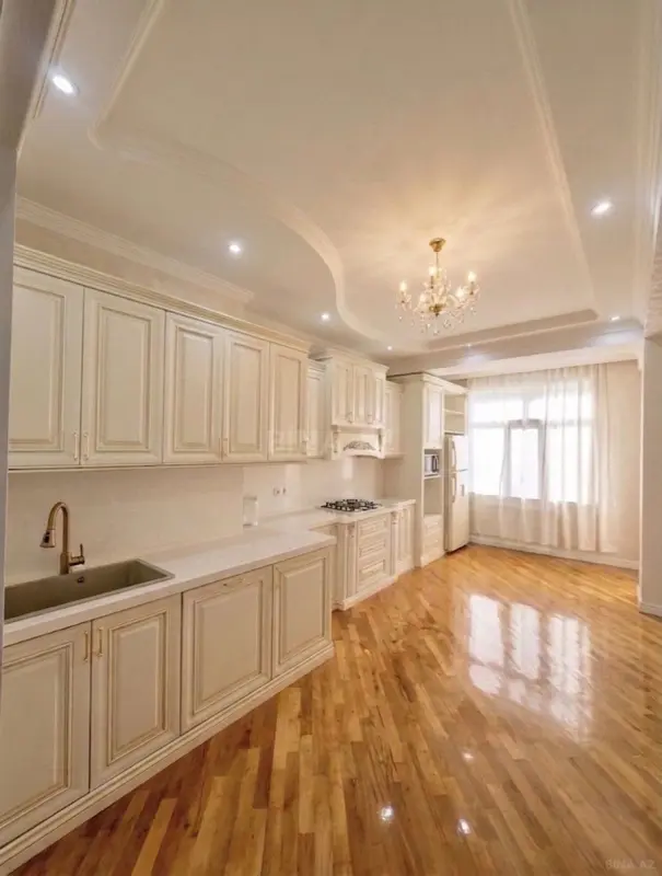 Satılır 3 otaqlı mənzil 136 m²