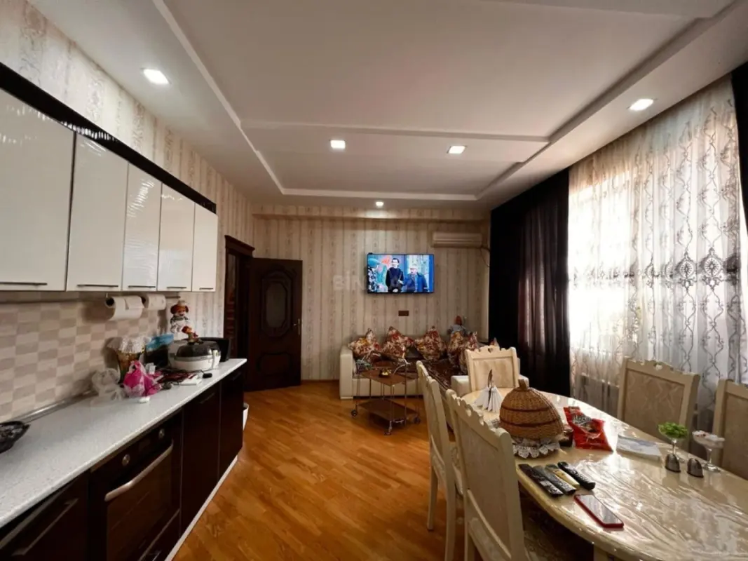 Satılır 5 otaqlı mənzil 210 m²
