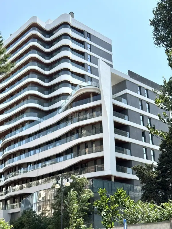Satılır 4 otaqlı mənzil 163.3 m²
