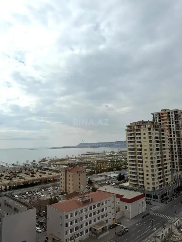 Satılır 6 otaqlı mənzil 280 m²