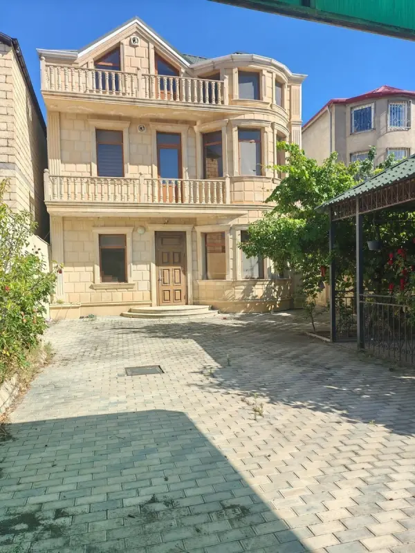 Satılır 7 otaqlı həyət evi 260 m²