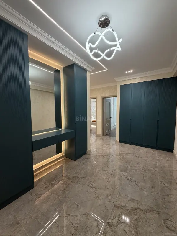 Satılır 3 otaqlı mənzil 140 m²