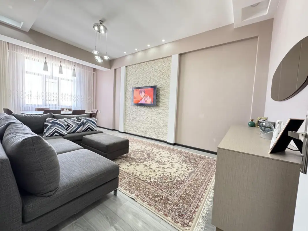 Satılır 2 otaqlı mənzil 82 m²