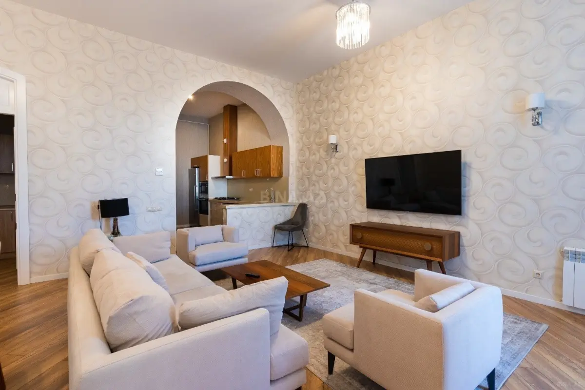 Kirayə verilir 2 otaqlı mənzil 131 m²