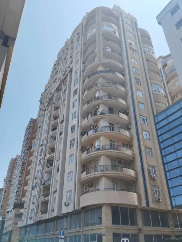 Satılır 3 otaqlı mənzil 137 m²