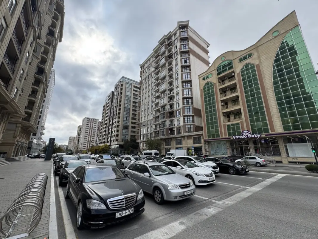 Satılır 3 otaqlı mənzil 115 m²