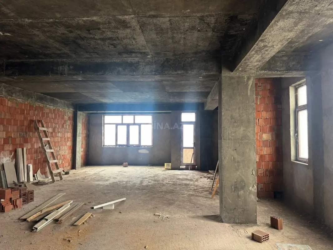 Satılır 3 otaqlı mənzil 125 m²