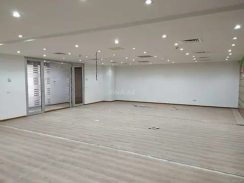Kirayə verilir 14 otaqlı ofis 550 m² — Bakı 14 otaq 550.00 m²