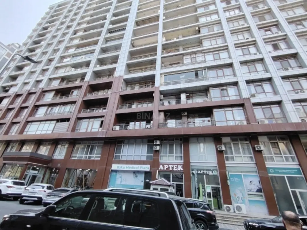 Satılır 4 otaqlı mənzil 200 m²