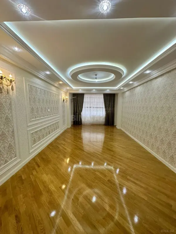 Satılır 4 otaqlı mənzil 192 m²