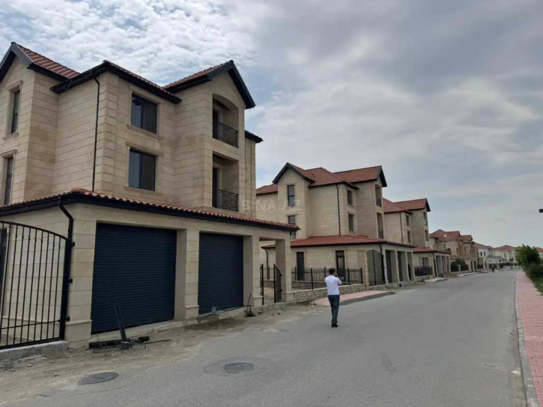 Satılır 6 otaqlı həyət evi 450 m²