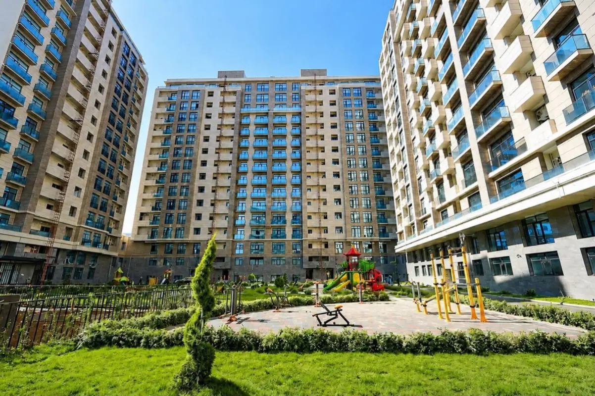 Satılır 5 otaqlı mənzil 268 m²
