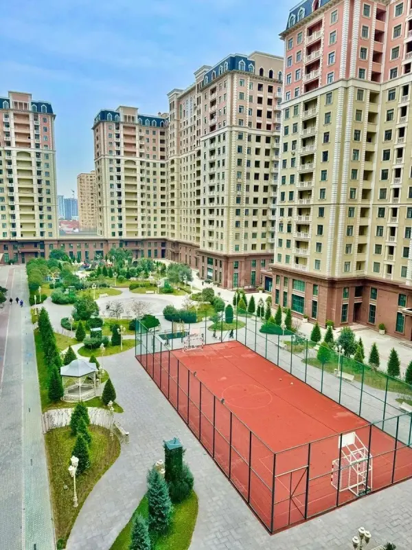 Satılır 4 otaqlı mənzil 185 m²