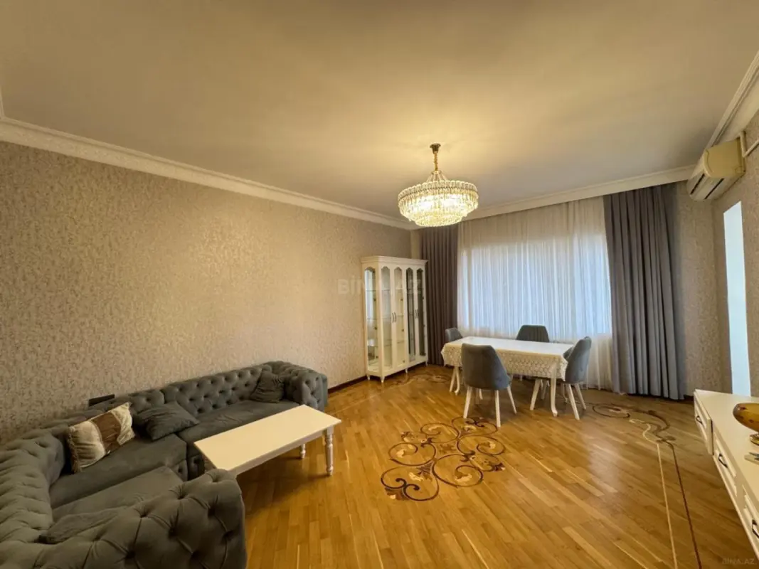 Satılır 3 otaqlı mənzil 135 m²
