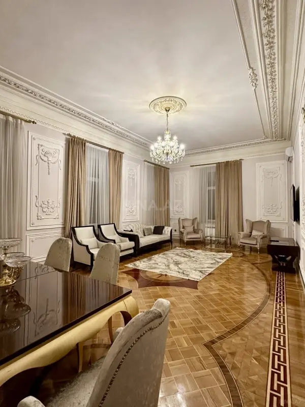 Kirayə verilir 4 otaqlı mənzil 180 m²