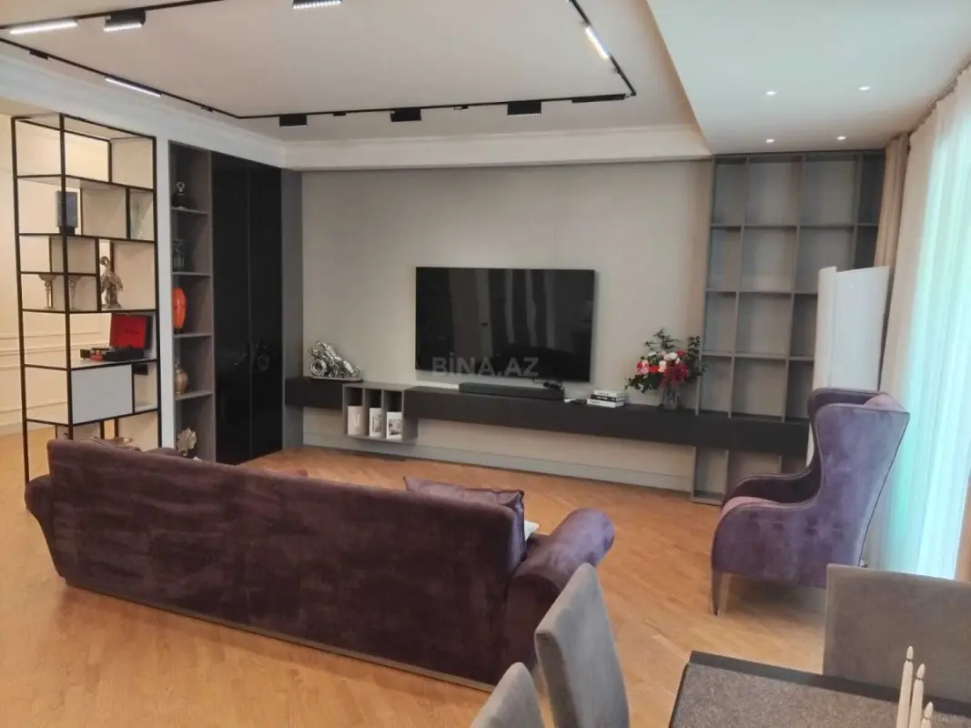 Satılır 4 otaqlı mənzil 180 m²