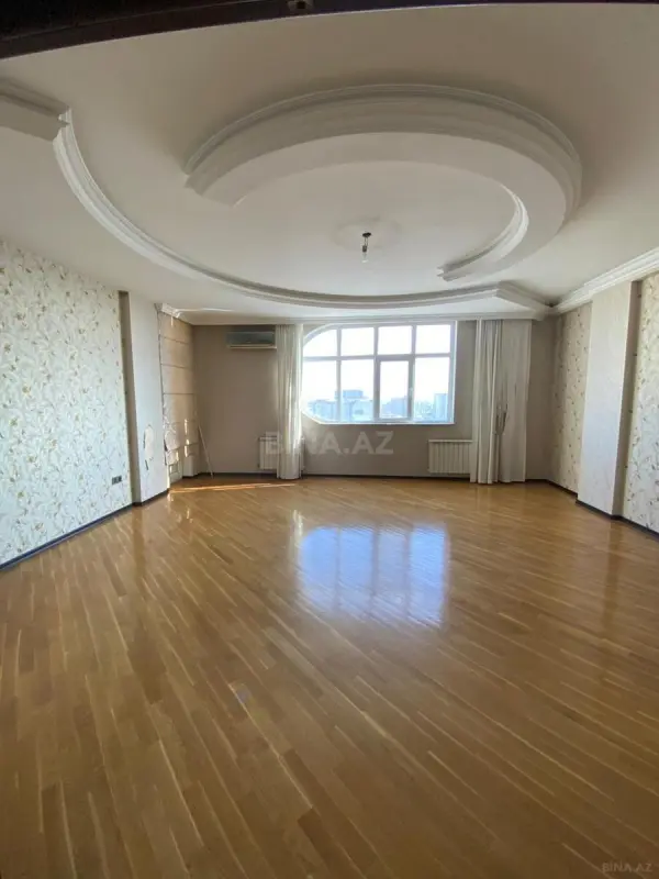 Satılır 4 otaqlı mənzil 178 m²