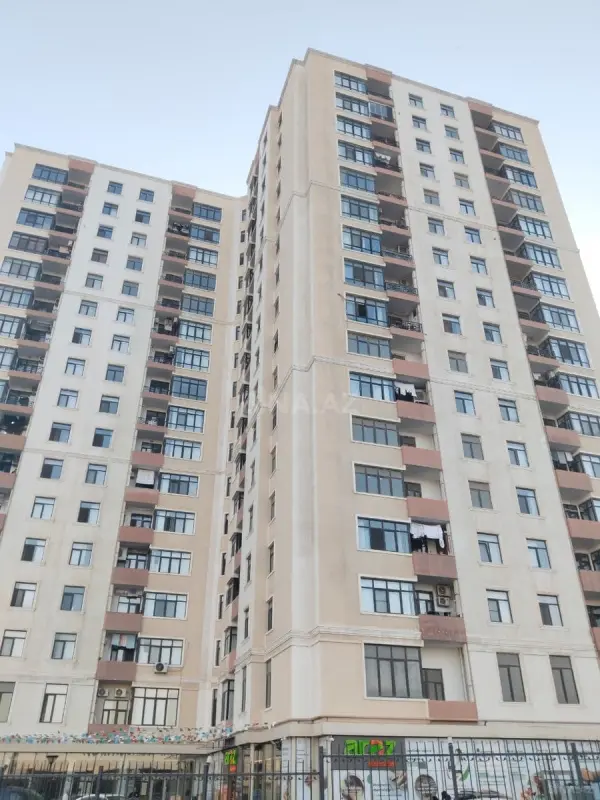 Satılır 3 otaqlı mənzil 138 m²