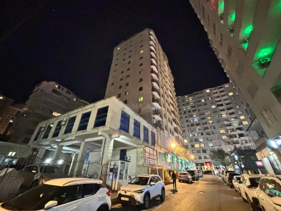 Satılır 3 otaqlı mənzil 135 m²