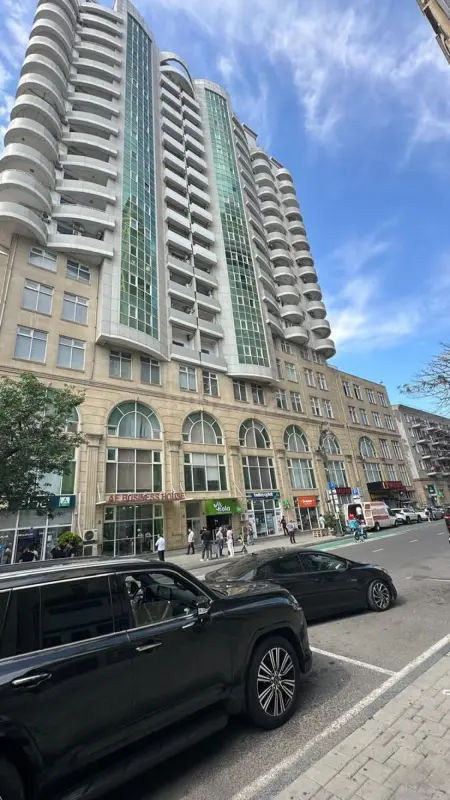 Kirayə verilir 4 otaqlı mənzil 215 m²
