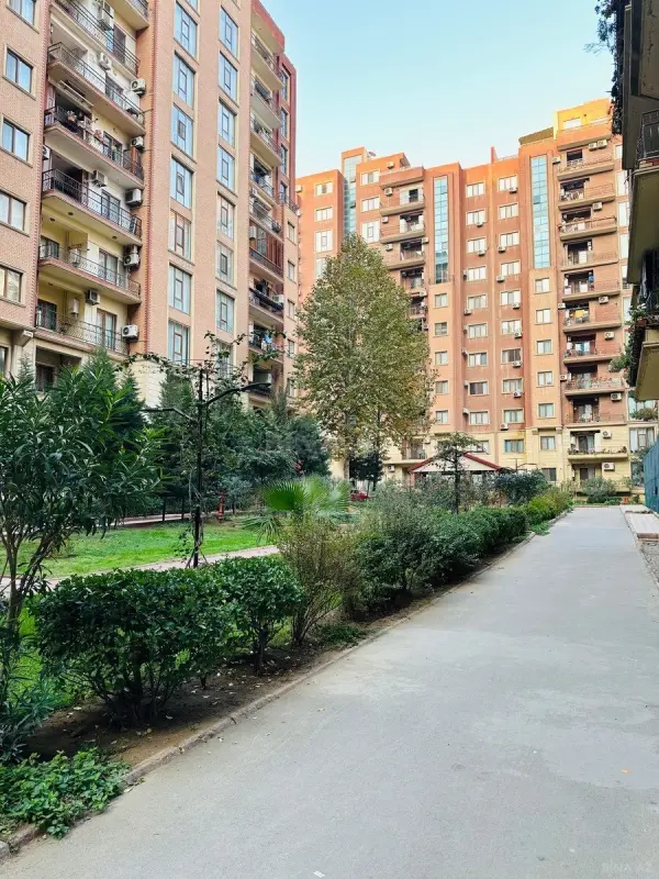 Satılır 3 otaqlı mənzil 165 m²