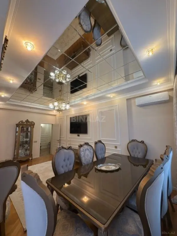 Satılır 3 otaqlı mənzil 132 m²