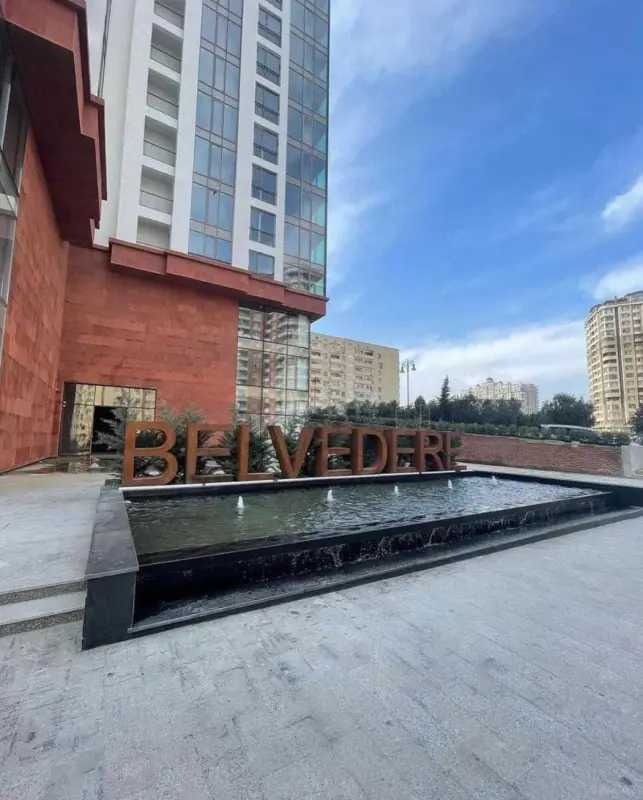 Satılır 4 otaqlı mənzil 181 m²