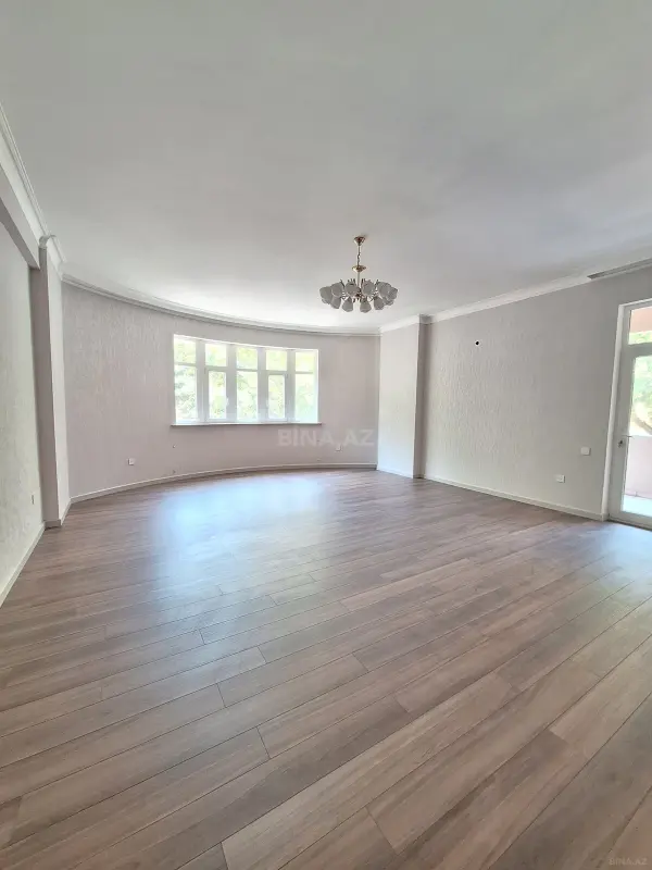 Satılır 4 otaqlı mənzil 178 m²