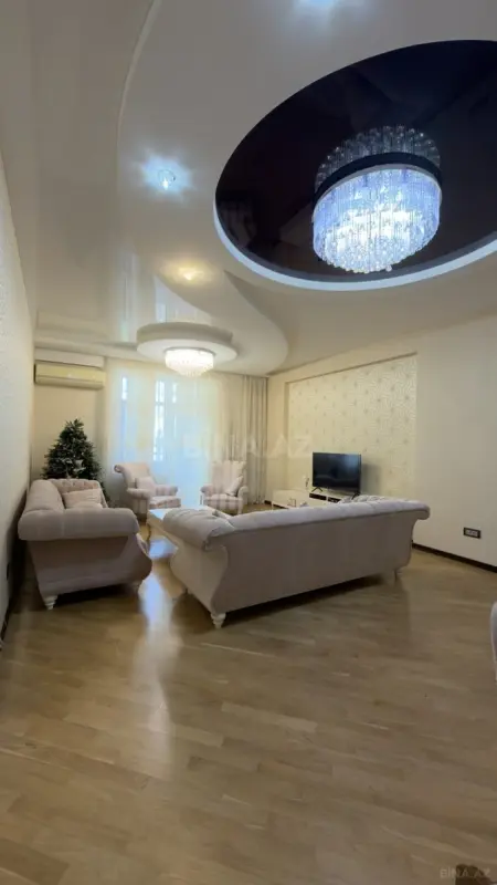 Satılır 4 otaqlı mənzil 220 m²