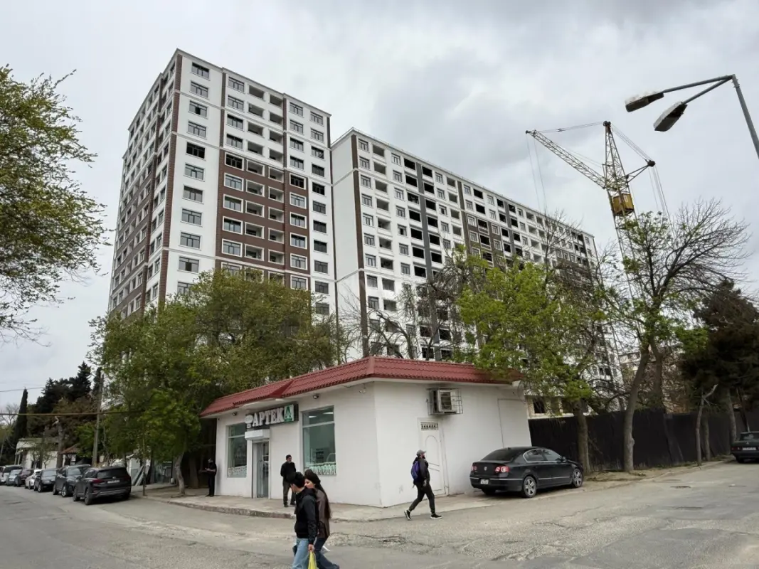 Satılır 4 otaqlı mənzil 110 m²
