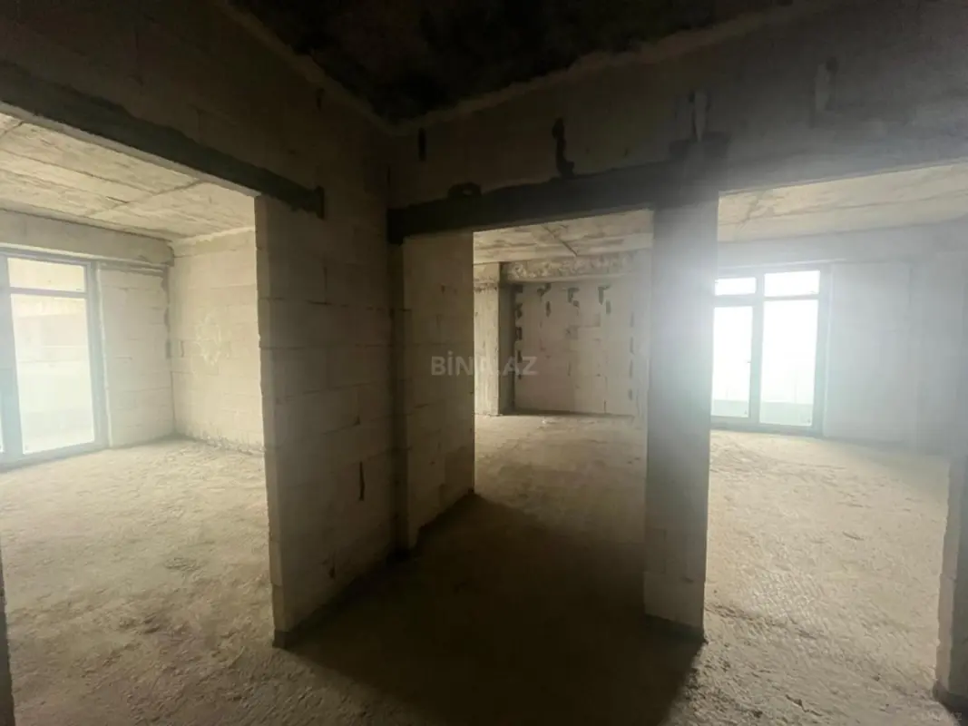 Satılır 3 otaqlı mənzil 145 m²
