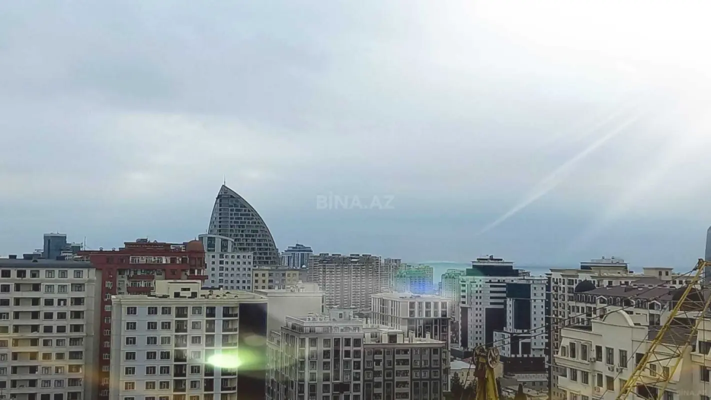 Satılır 4 otaqlı mənzil 200 m²