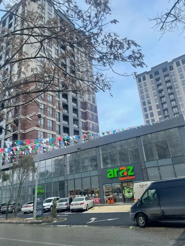 Satılır 4 otaqlı mənzil 163 m²