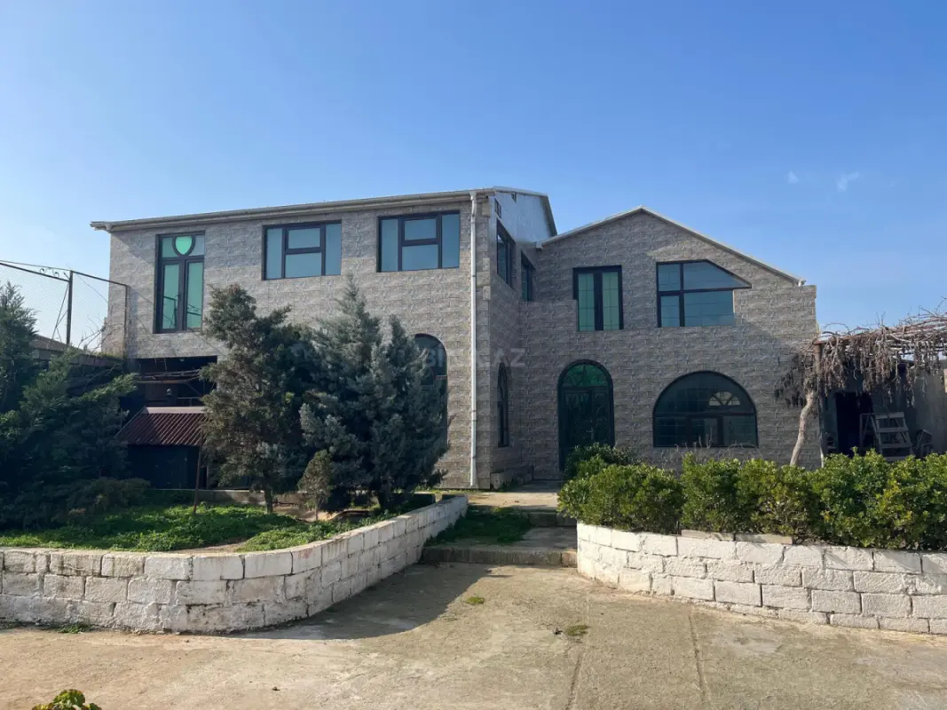 Satılır 6 otaqlı həyət evi 300 m²