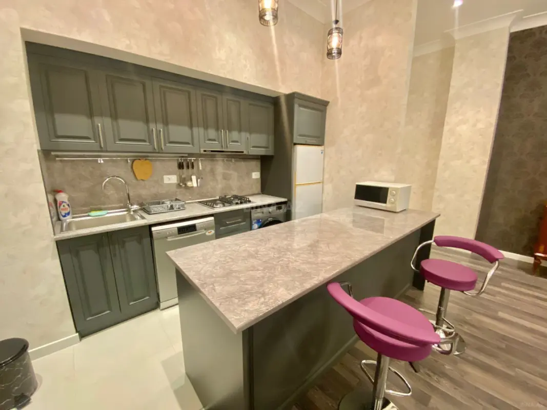 Kirayə verilir 2 otaqlı mənzil 90 m²