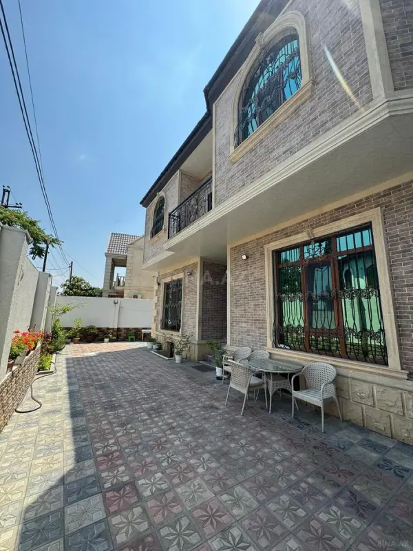 Satılır 9 otaqlı həyət evi 374.8 m²