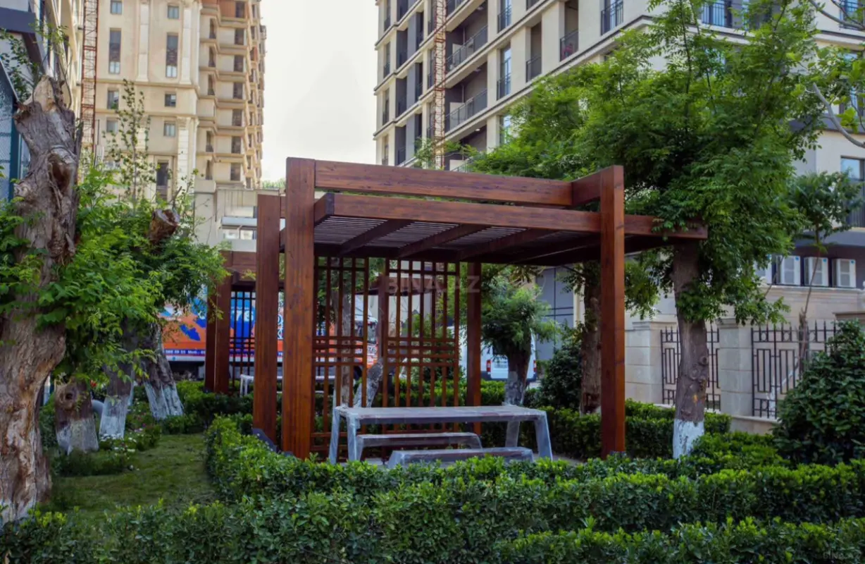 Satılır 3 otaqlı mənzil 130 m²