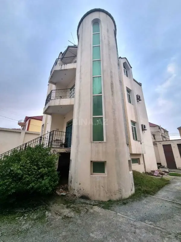 Satılır 6 otaqlı həyət evi 440 m²