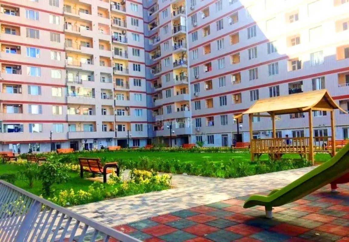 Satılır 3 otaqlı mənzil 145 m²