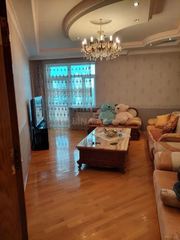 Satılır 4 otaqlı mənzil 200 m²