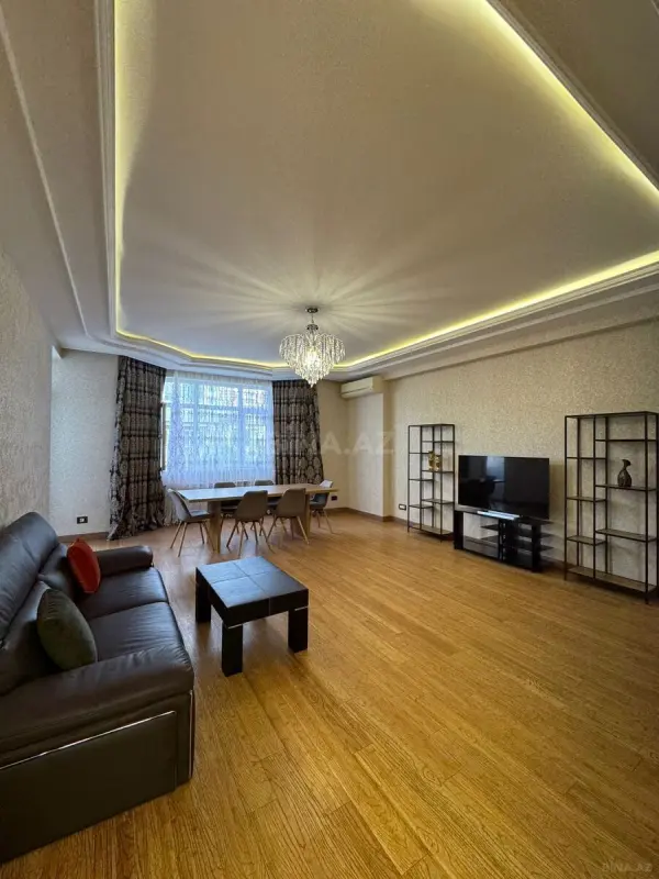 Satılır 5 otaqlı mənzil 200 m²
