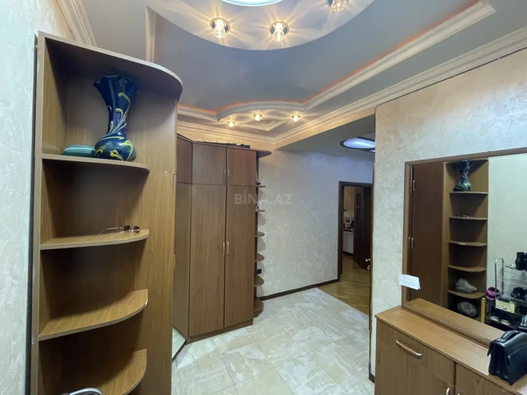 Satılır 3 otaqlı mənzil 134 m²